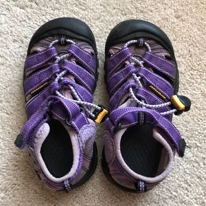 Keen. Toddler Girl purple size 11. Good condition